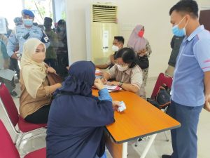 TNI AU Sultan Hasanuddin Lakukan Serbuan Vaksinasi