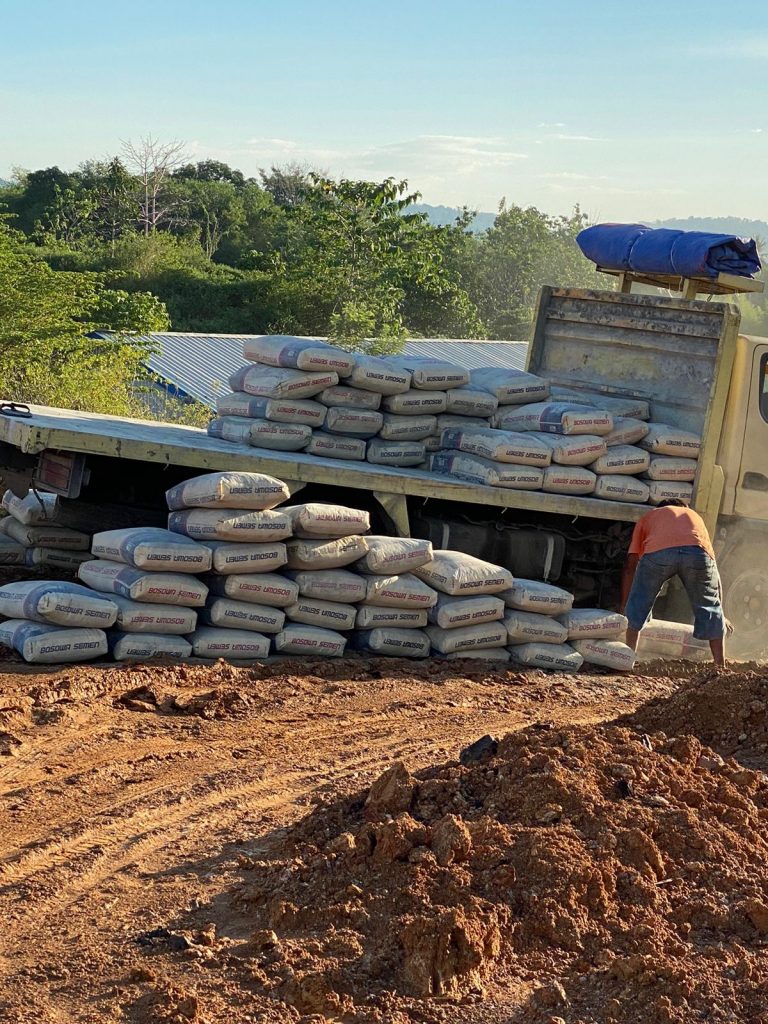 Kejaksaan Negeri Maros Musnahkan Ratusan Sak Semen Oplosan