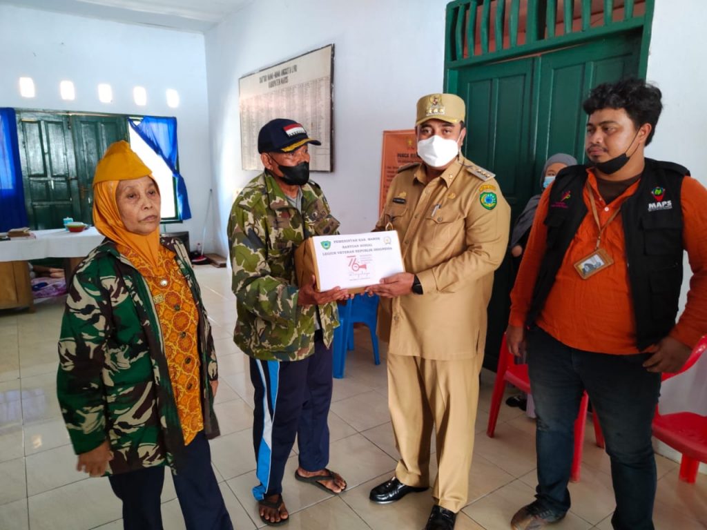 Bupati Maros Chaidir Syam Bersama Relawan MAPS Santuni Veteran