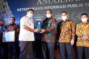 Kabupaten Maros mendapatkan Anugerah Keterbukaan Informasi Publik