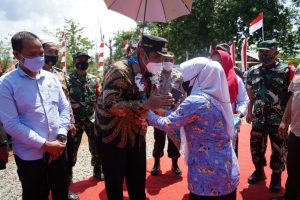 Bupati Maros, Chaidir Syam Meresmikan Gedung Baru Kantor Desa Sambueja