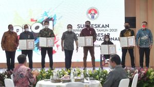 Menpora Beri Satyalancana Dharma Olahraga dan Apresiasi kepada Atlet Berprestasi