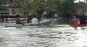 Banjir Merendam Sebagian Wilayah Kabupaten Maros, Akses Jalan Lumpuh dan Stok Makanan Menipis