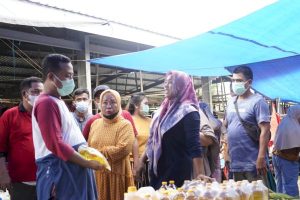 Gubernur Andi Sudirman Sulaiman Pantau Bahan Pokok di Pasar