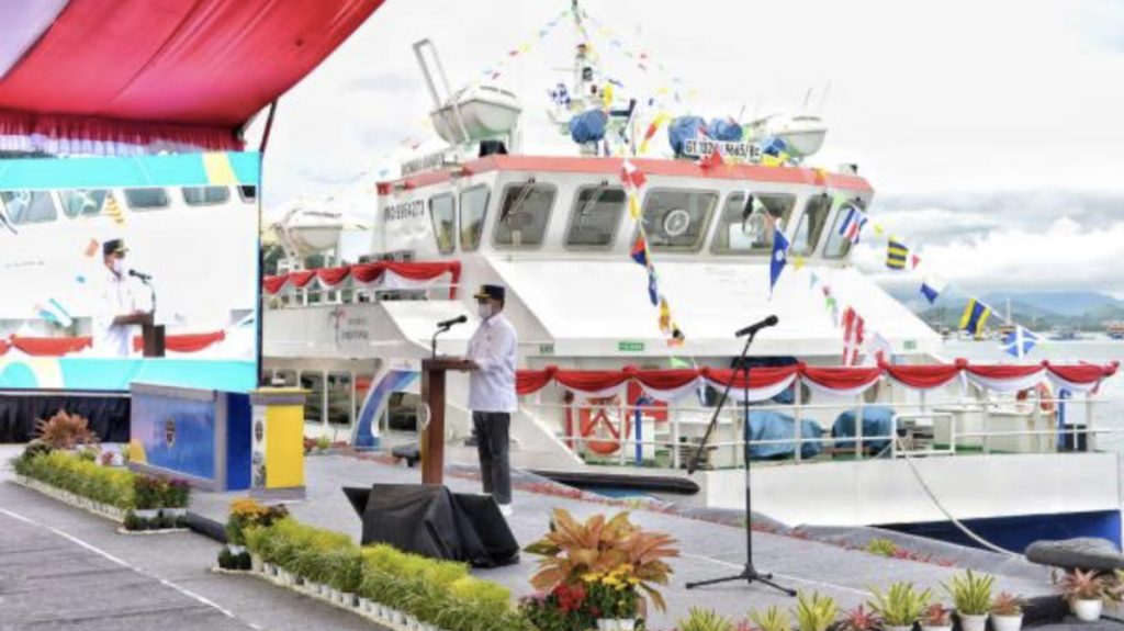 Menhub Resmikan Dua Kapal Wisata Bottom Glass Di Labuan Bajo Buatan Dalam Negeri 