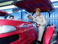 Serahkan 7 Alsintan, Bupati Harap Produksi Pertanian Meningkat