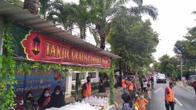 Berburu Takjil Hingga Antrean Sepanjang 200 Meter