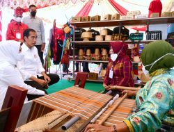 Presiden Jokowi Tinjau Pameran UMKM di Wakatobi