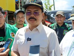 Muh Aras Janji Bangunkan Rumah Korban Angin Puting Beliung