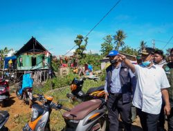 Andi Sudirman Kunjungi Korban Angin Puting Beliung di Kabupaten Maros