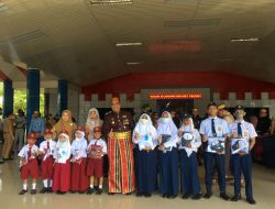 Hari Jadi Maros, Pemkab Bagikan Seragam Sekolah dan SK CPNS 