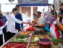 Presiden Serahkan Bansos untuk Pacu Pertumbuhan Ekonomi dan Jaga Daya Beli Masyarakat