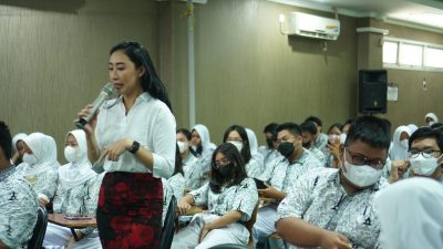 INAYES: Kencanduan Gadget Bisa Berakibat Buruk bagi Generasi Muda