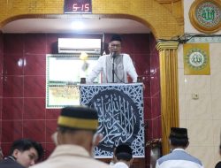 Shalat Subuh Berjamaah Di Masjid Maradekaya, Walikota Danny Ingatkan Kembali Jagai Anak’ta