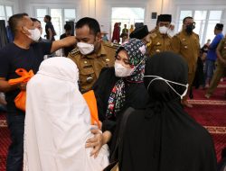 Wawali Fatmawati Temui Warga, Minta Warga Taat Prokes Dan Bayar Zakat