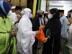 Wawali Makassar Bagikan 550 Paket Sembako di Biringkanaya