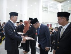 Lantik Dewas dan Direksi Perusda, Danny: Keberhasilan Perusda Ada Ditangan Kalian