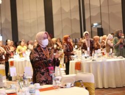 Hadiri Ladies Program Apeksi XV, Indira Apresiasi Desainer Lokal Padang