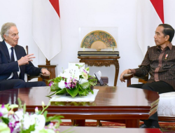 Presiden Jokowi Terima Tony Blair di Istana Merdeka