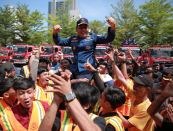 Alternatif Pertolongan Pertama Kebakaran, Danny Bagikan 53 Unit Damtor