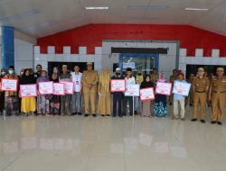 Chaidir Syam Salurkan Bantuan Atensi Pada Puluhan Warga di Maros 