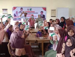 Tim Lebah PKB Maros dan Tim Sahabat Amure Bagikan Beasiswa PIP
