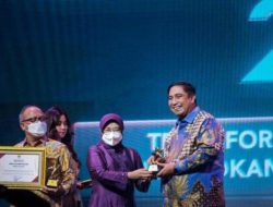 Chaidir Syam Terima Penghargaan Nugra Jasadharma Pustaloka dari Perpustakaan Nasional RI