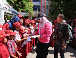 Kunjungi Longwis Ipoh, Wawali Makassar Bawa Bantuan Ke Warga Barrang Lompo