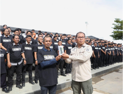 Danny Pomanto Kukuhkan 153 Personel PAKANDATTO Awasi Warga yang Buang Sampah Sembarang Tempat