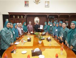 Indira Yusuf Ismail Lepas Tim Jambore TP PKK Kota Makassar