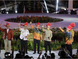 Empat Tokoh Nasional Terima Badik Pusaka Khas Makassar