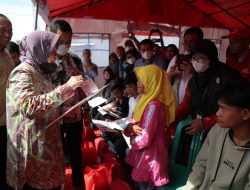 Mensos Serahkan Bantuan YAPI Korban Gempa Cianjur