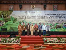 Kunjungi Riau, Dunia Belajar Keberhasilan Pengelolaan Gambut Indonesia