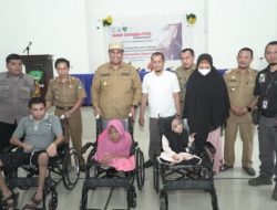 Puluhan Penyandang Disabilitas Terima Bantuan Dari Kemensos RI