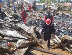 Puslabfor Polda Sulsel Olah TKP di Lokasi Kebakaran Toko Grosir