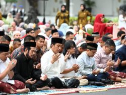 Presiden dan Ibu Iriana Salat Iduladha 1444 H di Istana Yogyakarta