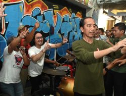 Asyik Banget! Jokowi Ngehits di Malioboro Pas Libur Lebaran