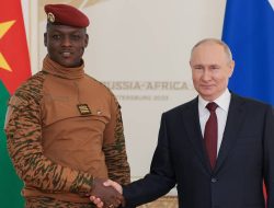 Putin Mengumumkan Rencana untuk Membuka Kembali Kedutaan Besar Rusia di Burkina Faso