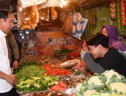 Tinjau Pasar, Presiden Jokowi: Harga Stabil, Suplai Mencukupi