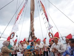 Tiga Kapal Phinisi Antar Wali Kota dari Seluruh Indonesia Saat Keliling Pantai Losari Makassar