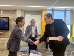 Menkes Temui Elon Musk untuk Membangun Akses Internet di Puskesmas Terpencil