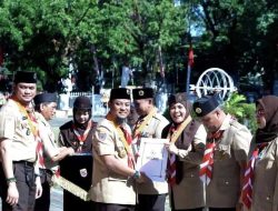 Hj. Suhartina Bohari, Menerima Lencana Melati dari Gubernur Sulsel