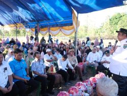 Bupati Maros Meresmikan Percontohan Pembuatan Garam dengan Metode Green House Salt Tunnel