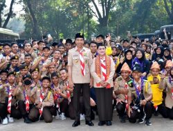 Presiden Jokowi dan Ibu Iriana Melihat Raimuna Nasional XII