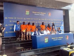 16 Pemeran Film Dewasa Tidak Hadir saat Pemeriksaan