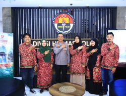 Kadiv Humas Polri Irjen Pol Sandi Hadiahi Lima Jurnalis Perjalanan Umroh ke Tanah Suci