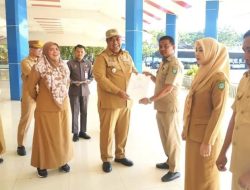 Bupati Maros Serahkan SK Kenaikan Pangkat dan Bantuan untuk Masyarakat