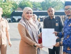 Wakil Bupati Maros Serahkan SK PPPK Kepada Pegawai Baru