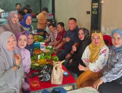 Moms Keren Rayakan Ulang Tahun Nurhasan yang Ke-48 di Kedai Kopi 99