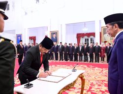 Presiden Jokowi Melantik Hadi Tjahjanto sebagai Menko Polhukam